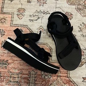 Teva Flatform Universal Black/White Mesh Sandals